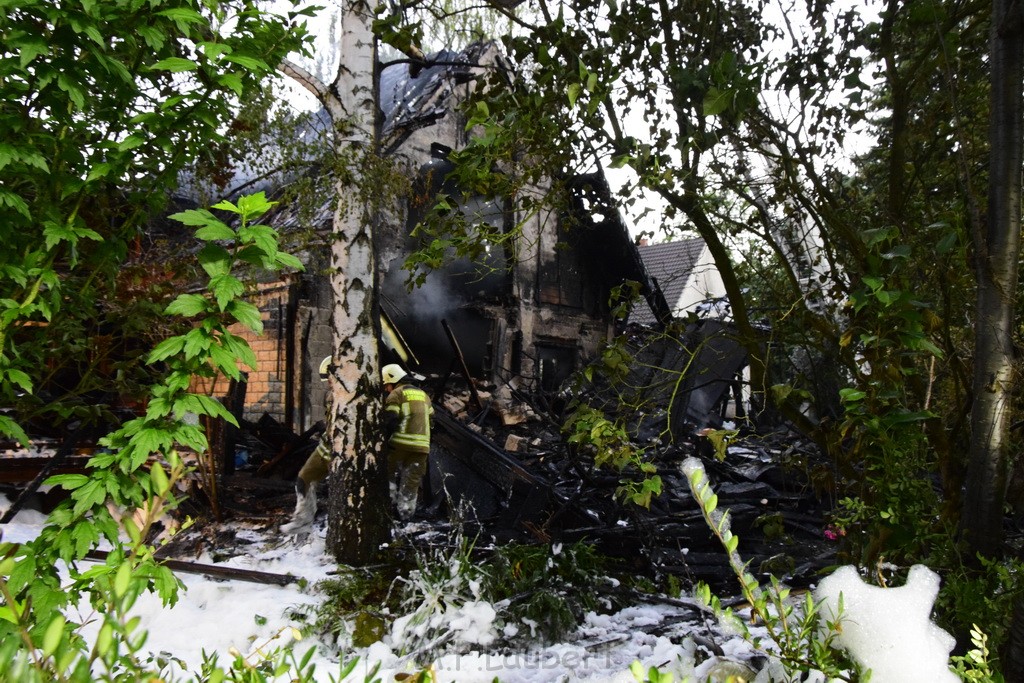 Grossfeuer Einfamilienhaus Siegburg Muehlengrabenstr P0793.JPG - Miklos Laubert